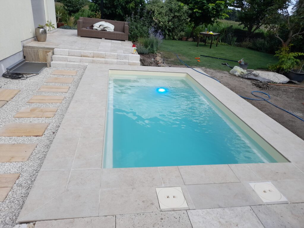 Fertiges Poolbau Projekt in Heilbronn von Djeva's Poolsysteme