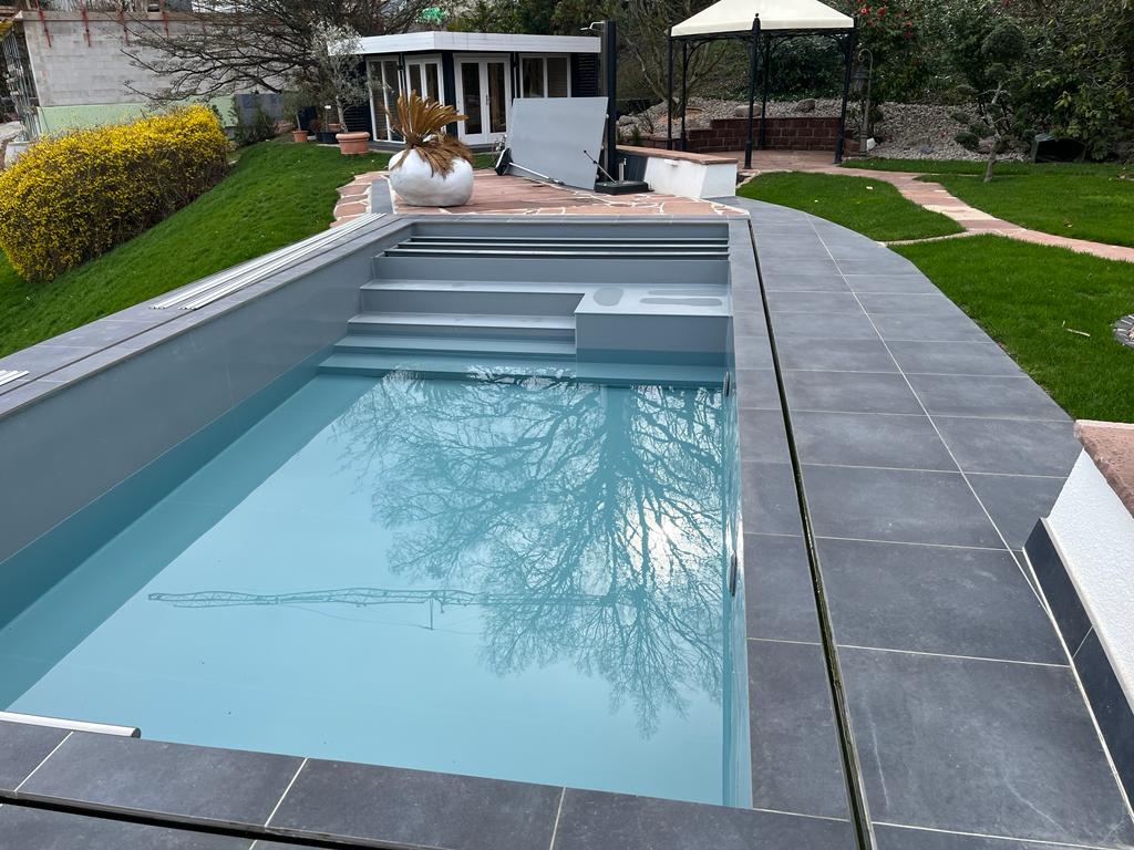 Fertigstellung eines Pools in Frankreich von Djeva's Poolsysteme
