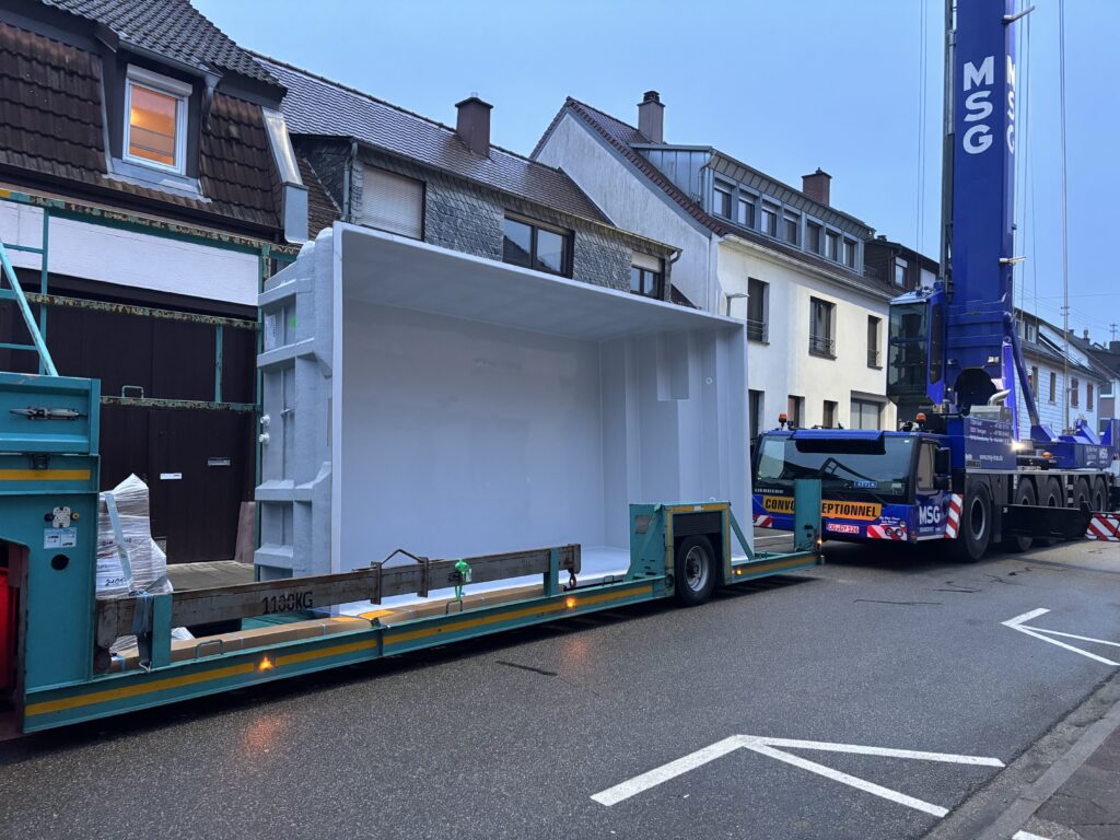 Poolauslieferung beim Kunden von Djeva's Poolsysteme